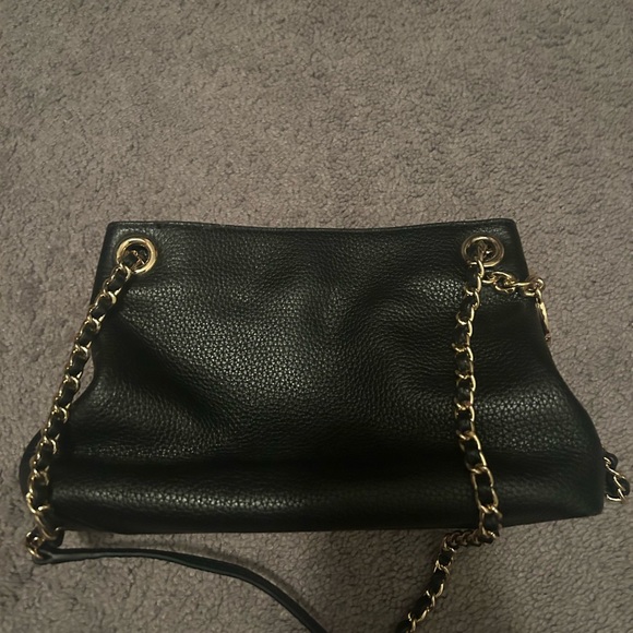 Black Michael kors crossbody shoulder purse with gold chain - Picture 6 of 10